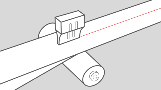 装置が不織布を切断する