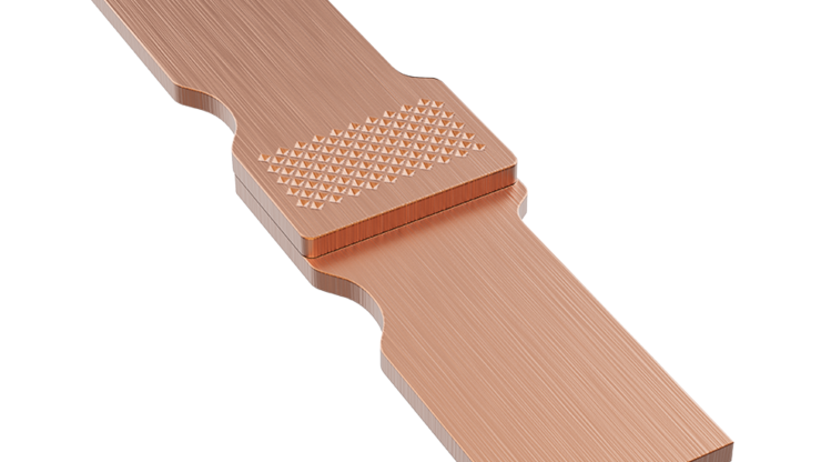 超音波で接合した銅の部品が2つ