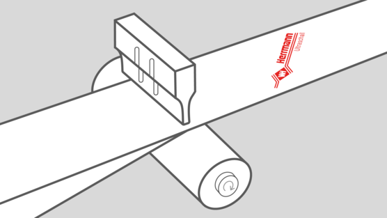 装置が不織布に模様を圧着